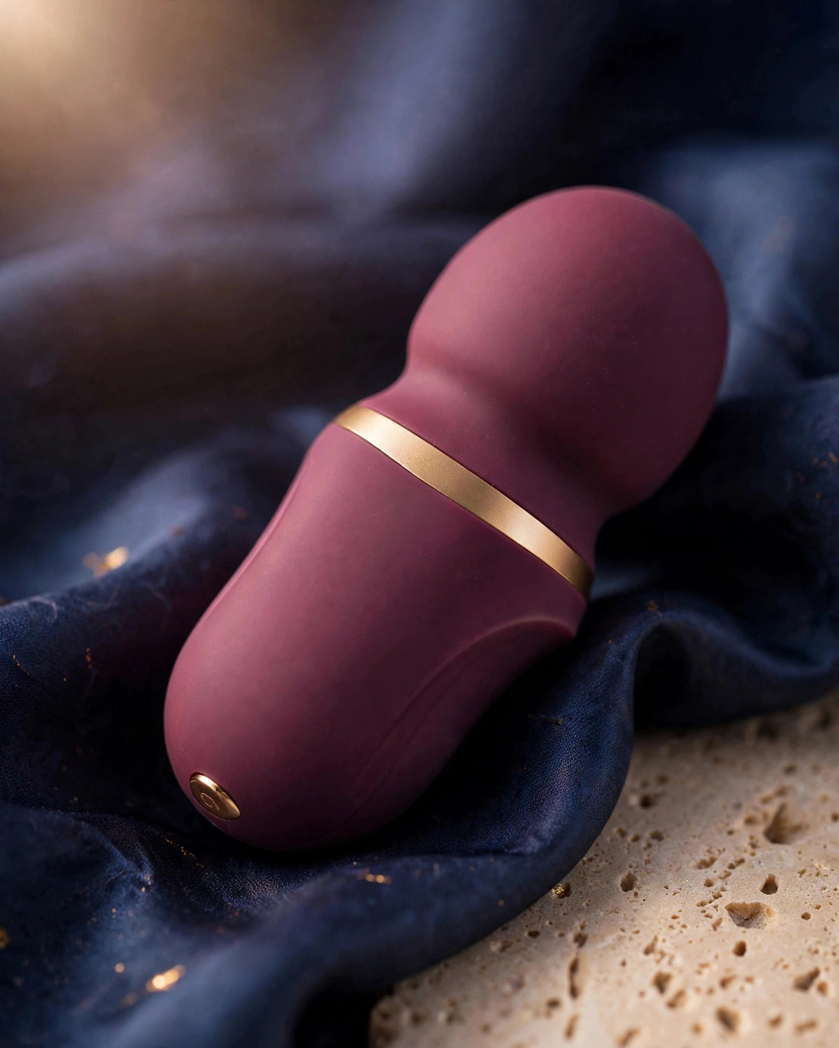 Womanizer Snap Stimulator · Crushed Berry